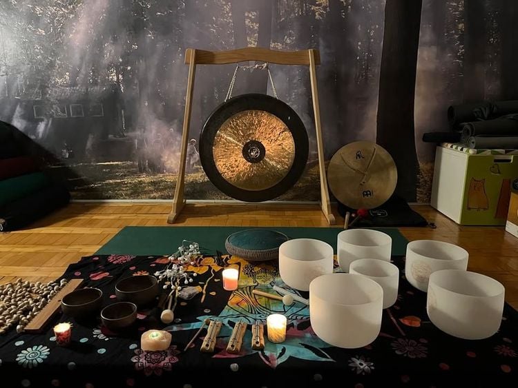 Relaksacyjna kąpiel dźwiękowa z gongami i misami w Cieszynie