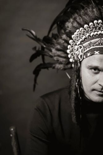 Akustyczny koncert Michała Kowalonka w stodole U Gazdy w Brennej